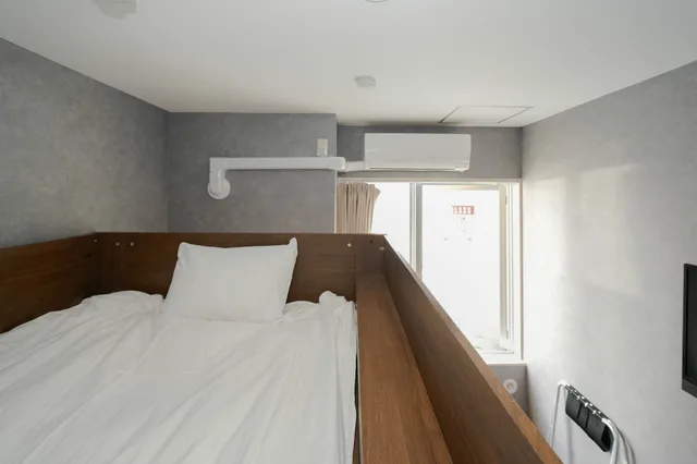 غرفة قياسية رباعية بفراش فوتون وسرير بطابقين، Residence Hotel Stripe Sapporo 1/5