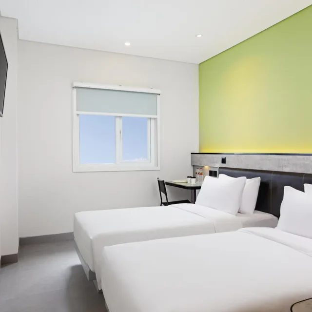 غرفة قياسية بسريرين منفصلين، Amaris Hotel Tasikmalaya 3/8