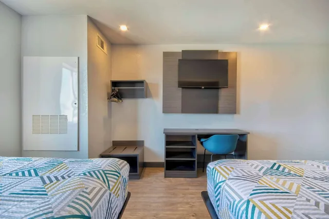 غرفة قياسية بسريرين مزدوجين لذوي الإعاقة، Motel6 Harlingen, TX 5/8