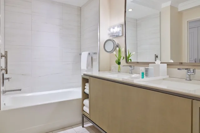 غرفة ديلوكس بسريرين كوين بإطلالة على الفناء، Hotel Clio, a Luxury Collection Hotel, Denver Cherry Creek 1/10