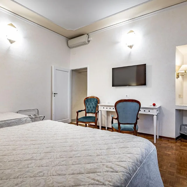 غرفة ثلاثية، Hotel Alessandra 9/10