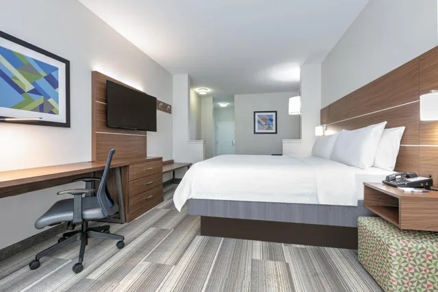 جناح بسرير كينج مع أريكة، Holiday Inn Express Suites Clute Lake Jackson 1/2