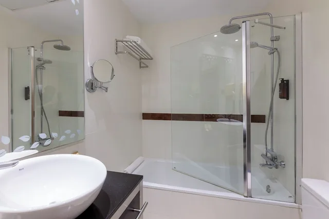 Room, Queen Bed, Hotel Suizo 7/10