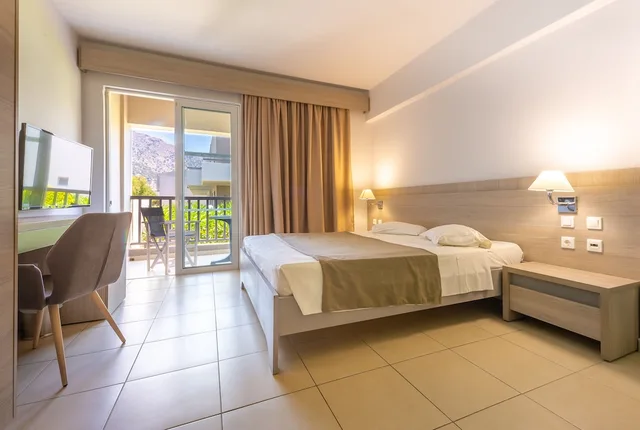 غرفة قياسية بسرير مزدوج وسرير فردي مع سرير إضافي، Akti Beach Club 1/2