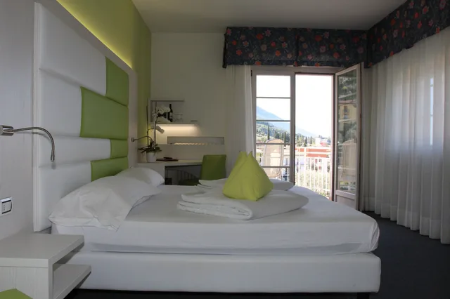 Standard, Queen Bed, Mountain View, Balcony, Hotel Augusta 3/4