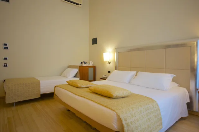 Standard, Multiple Beds، Best Western Crystal Palace Hotel 3/7