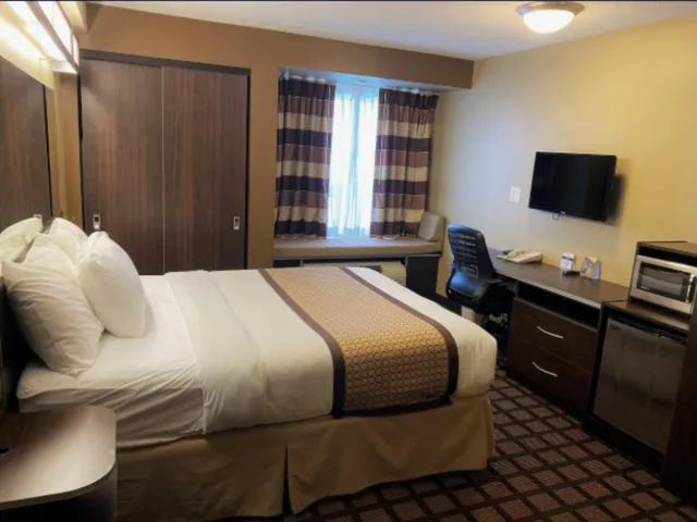غرفة بسرير كوين، Microtel Inn Suites By Wyndham Timmins 1/10