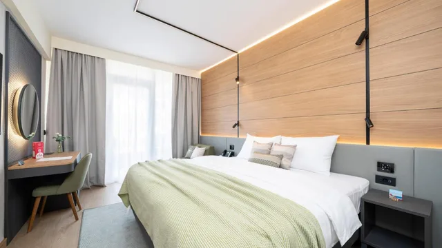 Classic, King Bed, Balcony, Park Side، Hotel Pelegrin Plava Laguna 1/1