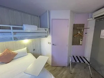 غرفة ثلاثية بسرير كوين وسرير فردي، Brit Hotel Chambery 1/2