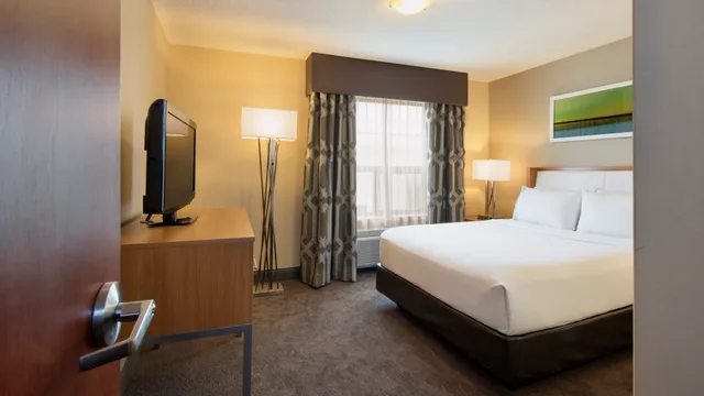 جناح بسرير كوين، Holiday Inn Express & Suites Sherwood Park-Edmonton Area 1/2