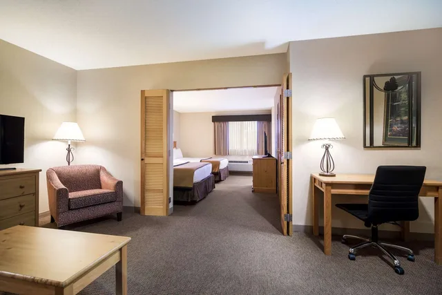جناح بسريرين كوين مع أريكة لذوي الإعاقة، Best Western Golden Spike Inn & Suites 2/4