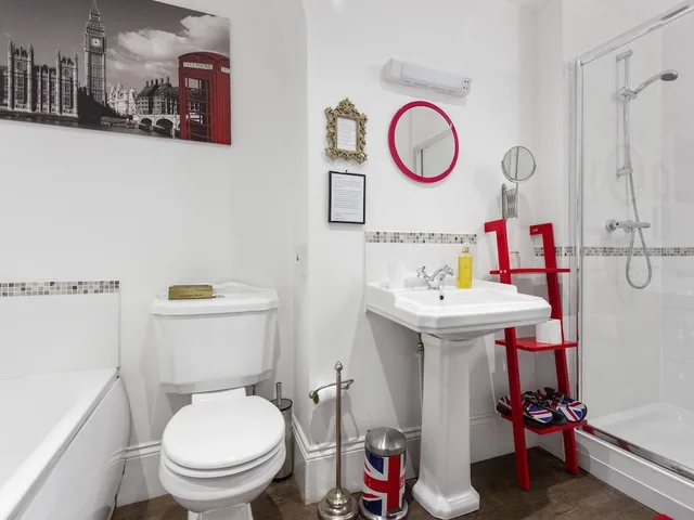 London, Executive, Triple, 1 Double and 1 Single Bed، Mamas Inn Boutique Guest House 3/3