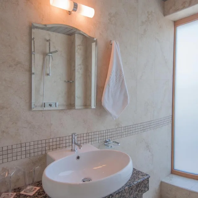 غرفة كبيرة بسرير مزدوج أو سريرين منفصلين، Jeravi Hotel 10/10