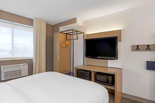 غرفة بسرير مزدوج، Comfort Inn Detroit - Troy 2/3