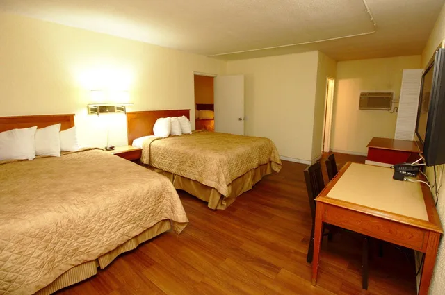 جناح عائلي، Niagara Lodge Suites 2/10