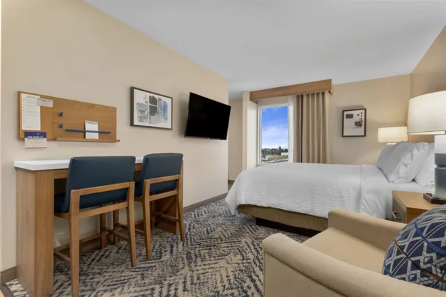 استوديو بسرير كوين يُسمح فيها بالحيوانات الأليفة، Candlewood Suites Collingwood 2/4