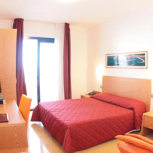 غرفة بسرير مزدوج بإطلالة على البحر، Hotel Yria 1/4