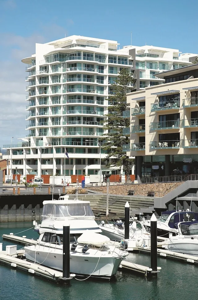 Oaks Glenelg Liberty Suites, Adelaide 76/80