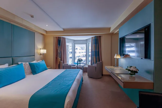 غرفة سوبيريور بإطلالة على المرفأ، Port Palace Hotel 2/10