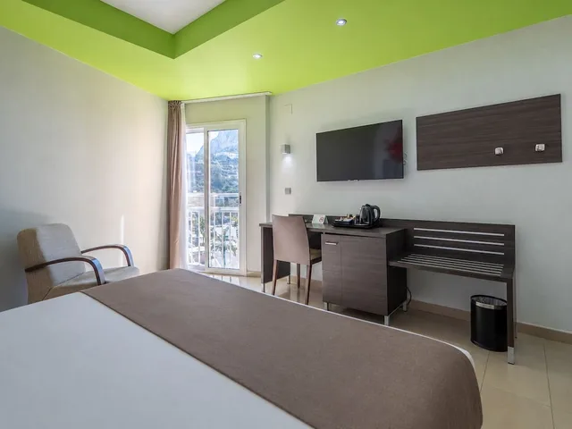 غرفة كومفورت بسريرين منفصلين بإطلالة جزئية على البحر، Porto Calpe 3/10
