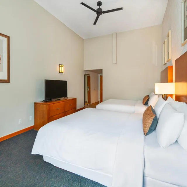 غرفة سوبيريور بسرير كينج وسرير كوين، Banff Inn 1/7