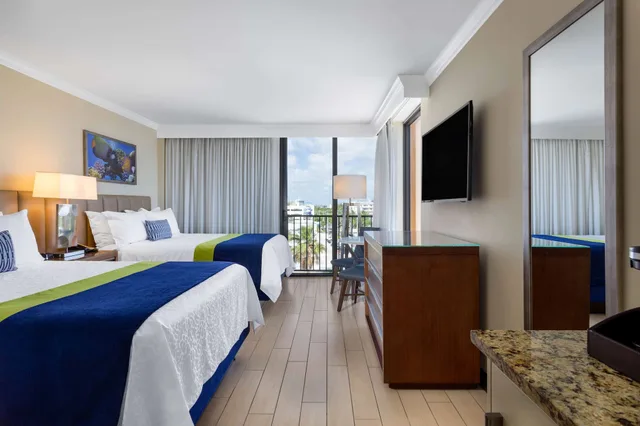 غرفة بسريرين كوين بإطلالة على المدينة لذوي الإعاقة، Wyndham Deerfield Beach Resort 3/5