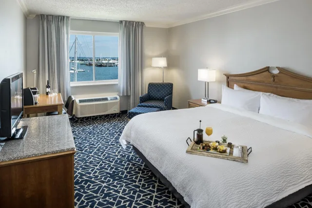 غرفة بسرير كينج بإطلالة على المرفأ، The Newport Harbor Hotel and Marina 1/4