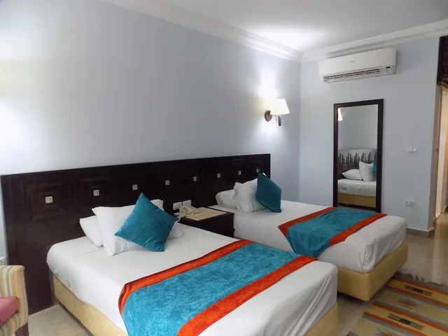 غرفة قياسية بسريرين منفصلين بإطلالة على الحديقة، Turquoise Beach Hotel 3/5