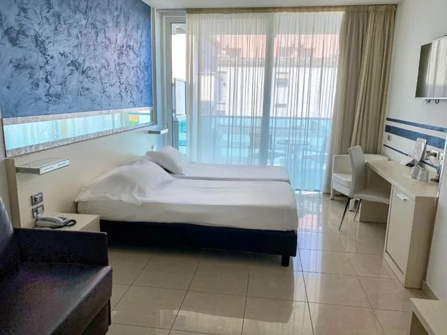 Superior, Twin Beds, Lateral Side Sea View, Terrace، MERCURE RIMINI ARTIS 7/10