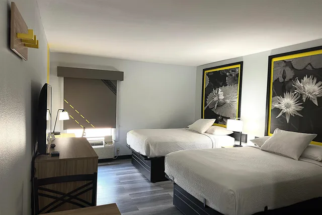 غرفة بسريرين مزدوجين، Super 8 by Wyndham Alexandria LA 1/4