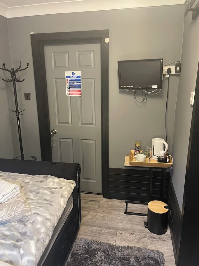 غرفة كومفورت مفردة بسرير فردي بحمام خاص، Da Vinci Guest House Gatwick 1/3
