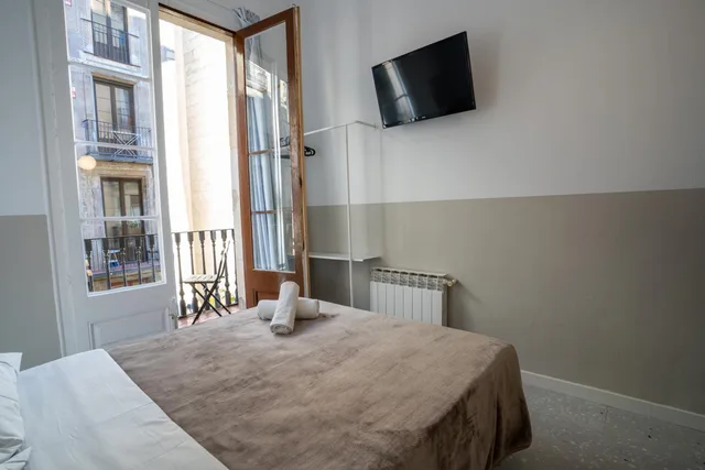 غرفة بسرير مزدوج بشرفة، Hostal Hera 1/2