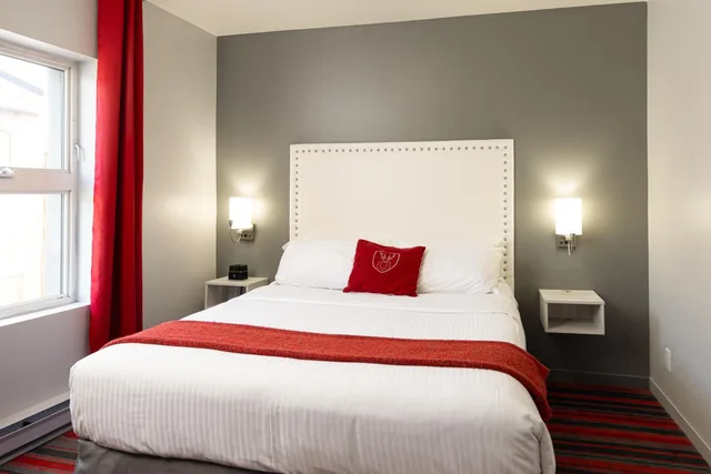 جناح جونيور، Hotel Du Nord 2/10