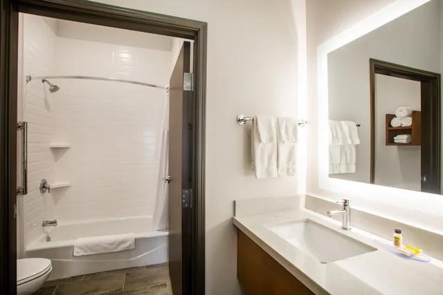 Studio, Suite, King Bed, Staybridge Suites Sioux Falls Southwest 3/4