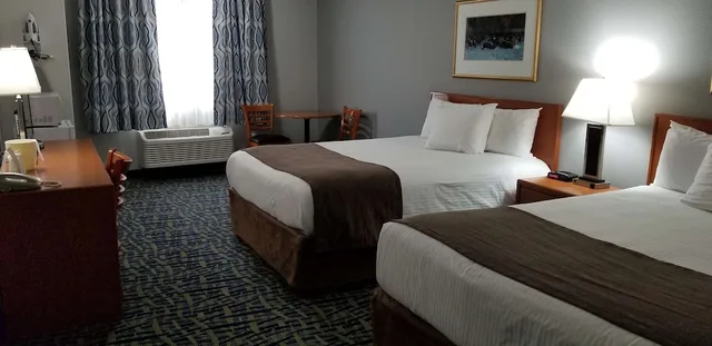 غرفة قياسية بسريرين كوين، SureStay Plus Hotel By Best Western Lethbridge 7/10