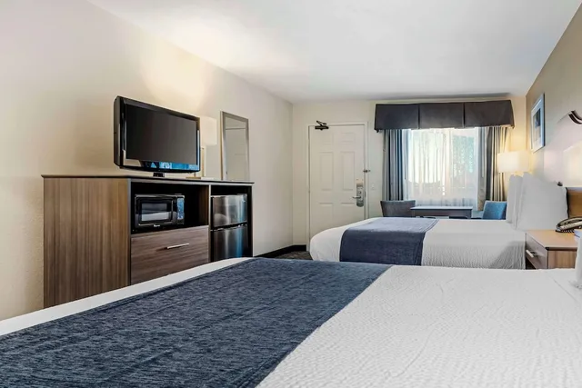 غرفة قياسية بسريرين كوين، Best Western Santee Lodge 3/7