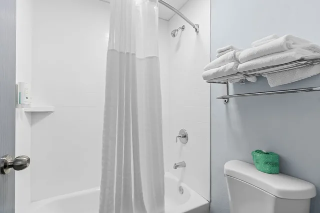 Upgrade, Efficiency, King Bed، Quality Inn New Martinsville, WV 7/7