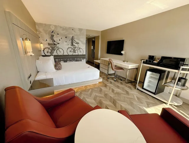 Coast, King Bed, Coast Victoria Hotel Marina By Apa 6/8