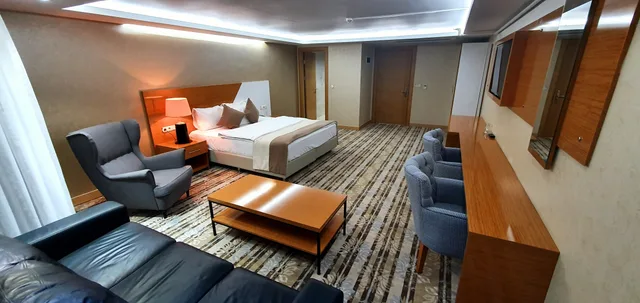 جناح، Bulvar Hotel 1/10
