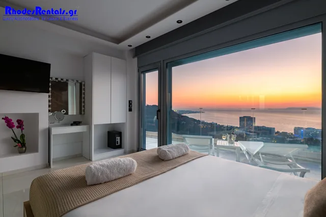 جناح بإطلالة على البحر بغرفتي نوم بجاكوزي، Skyline Suites 1/2