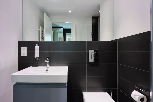 غرفة قياسية ثلاثية بسرير مزدوج وسرير فردي، Premier Inn Munchen City Schwabing Hotel 7/8