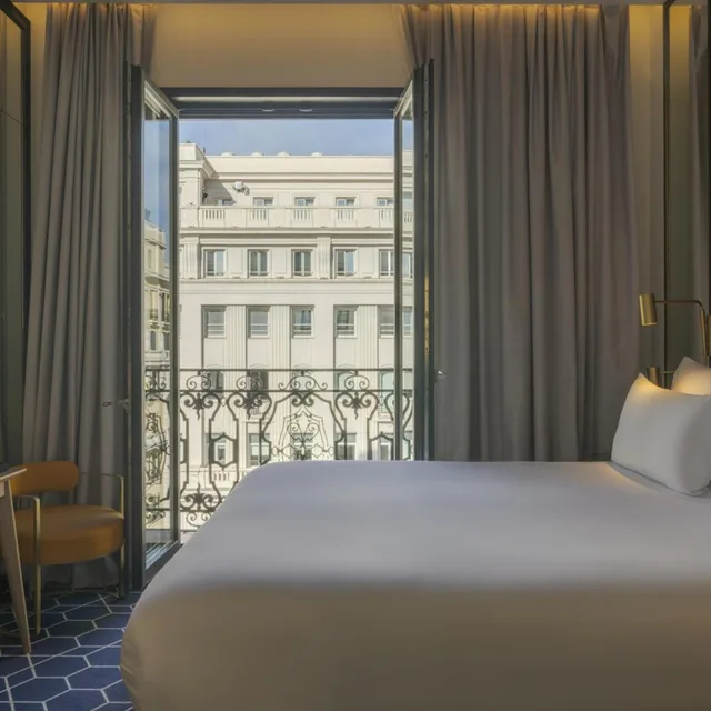 غرفة بريميوم غراند بسرير كينج بشرفة بإطلالة، Pestana CR7 Gran Vía 5/10