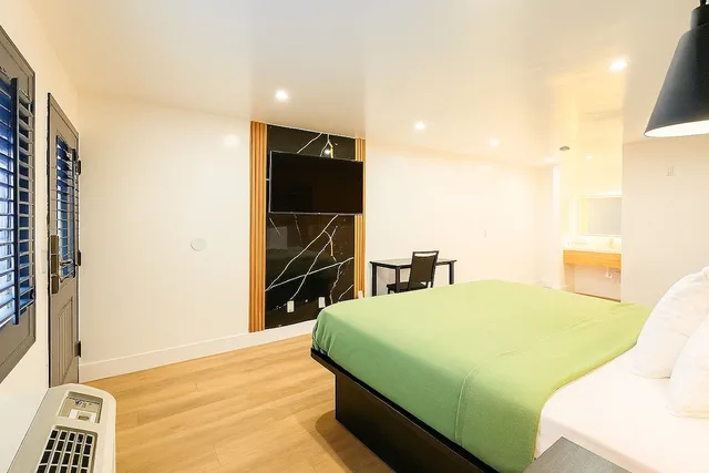 غرفة ديلوكس مفردة بسرير كينج، Casa Blanca Hotel & Suites Azusa 3/4