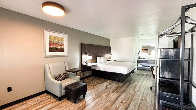 1 King Bed - Suite, Nsmk, Sofa Bed, Micfridge، Studio6 Suites Richland, MS / Jackson 2/7