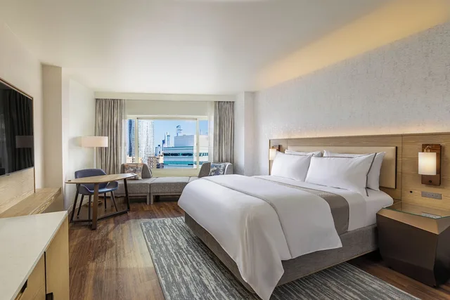 غرفة ديلوكس بسرير كينج لذوي الإعاقة، Westin Jersey City Newport 1/8