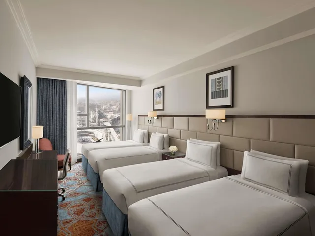 غرفة كلاسيكية بسريرين منفصلين بإطلالة على الحرم، سويس اوتيل المقام مكة(Swissotel Al Maqam Makkah) 1/10