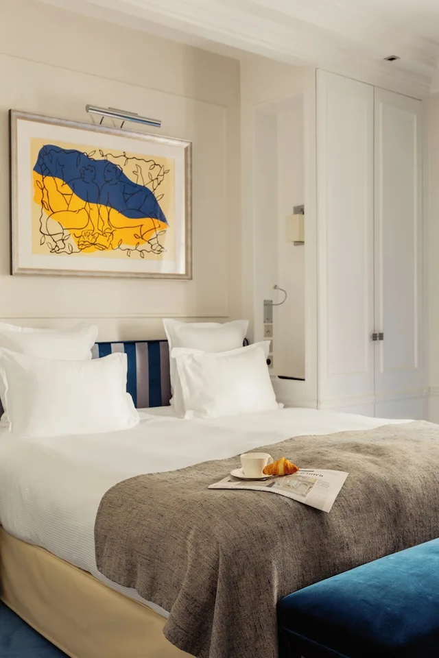 Superior, King Bed, Le Burgundy Paris 3/5