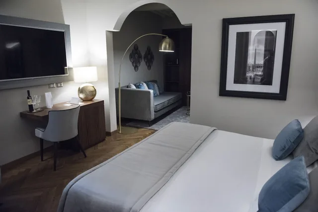 جناح جونيور، Antico Albergo Del Sole Al Pantheon 3/8