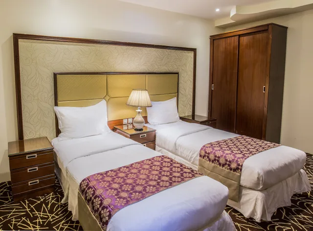 شقة بسريرين منفصلين وسرير كينج بغرفتي نوم، رست نايت للشقق الفندقية - الحمرا(Rest Night Serviced Apartments - AlHamra) 8/10