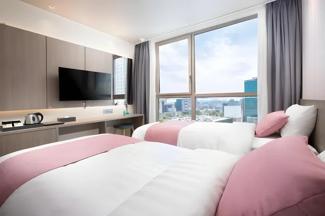 Room, Twin Beds, Utop Boutique Hotel and Residence 2/2